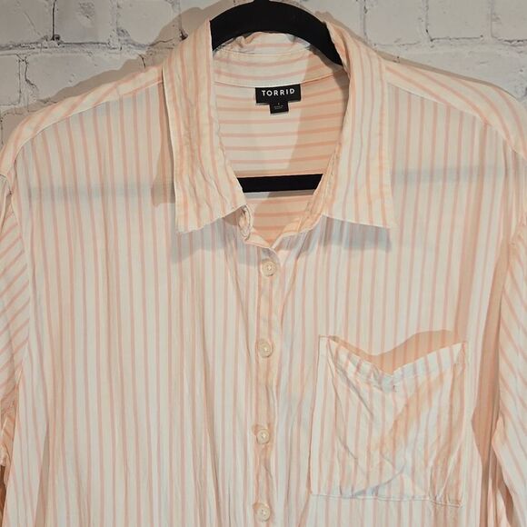 Torrid Rayon Button Front Shirt Size 1 - Picture 2 of 11